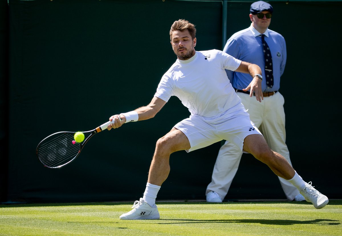 Stan Wawrinka cruises into Wimbledon second round after straight set