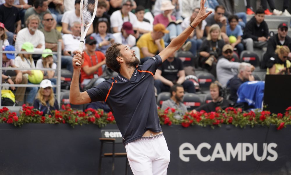 Daniil Medvedev Reaches China Open Semis Despite Frustration With 'Very ...