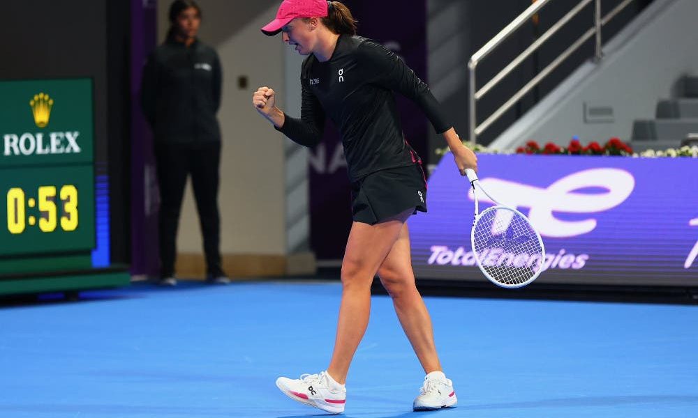 Iga Swiatek beats Ekaterina Alexandrova to extend her winning streak to