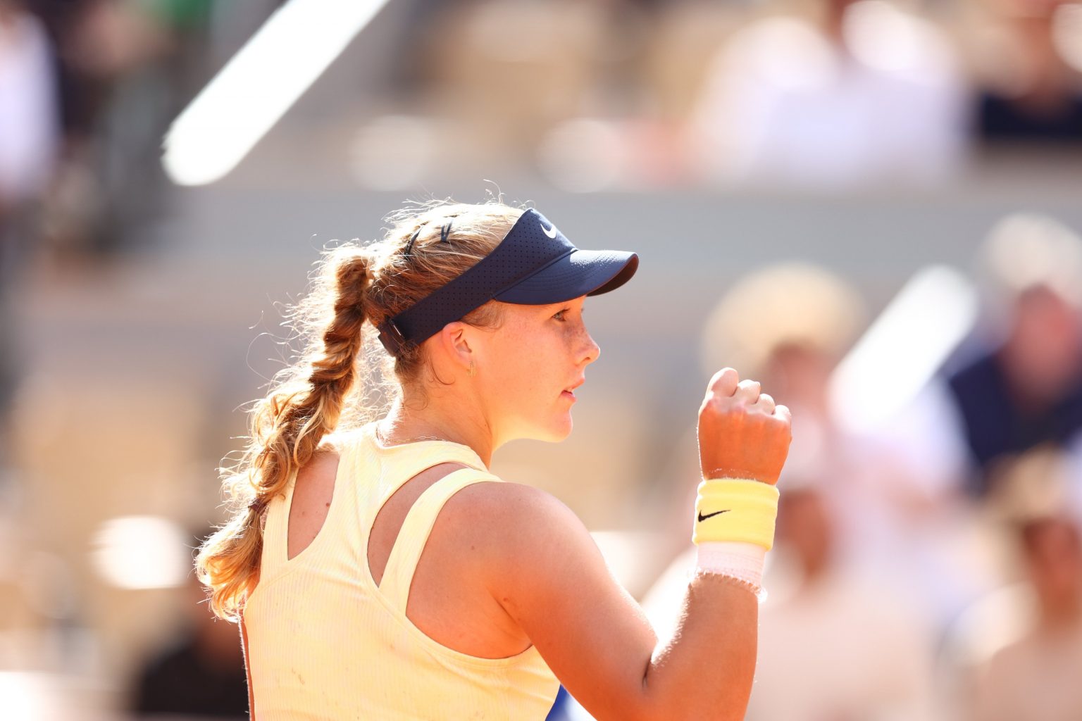 Roland Garros: Mirra Andreeva Outlasts Under-par Sabalenka To Reach ...